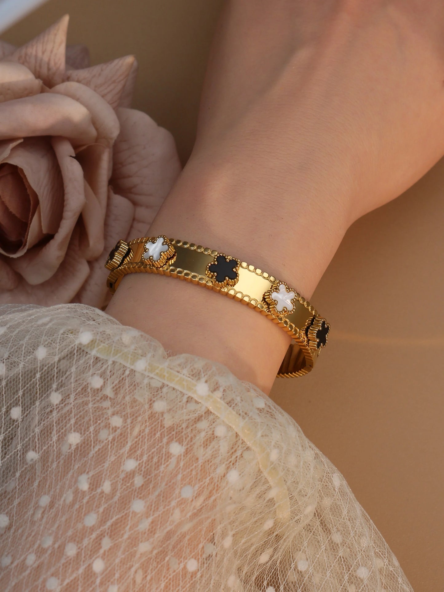 Fashion Acrylic Flower Shape Stainless Steel Bracelet