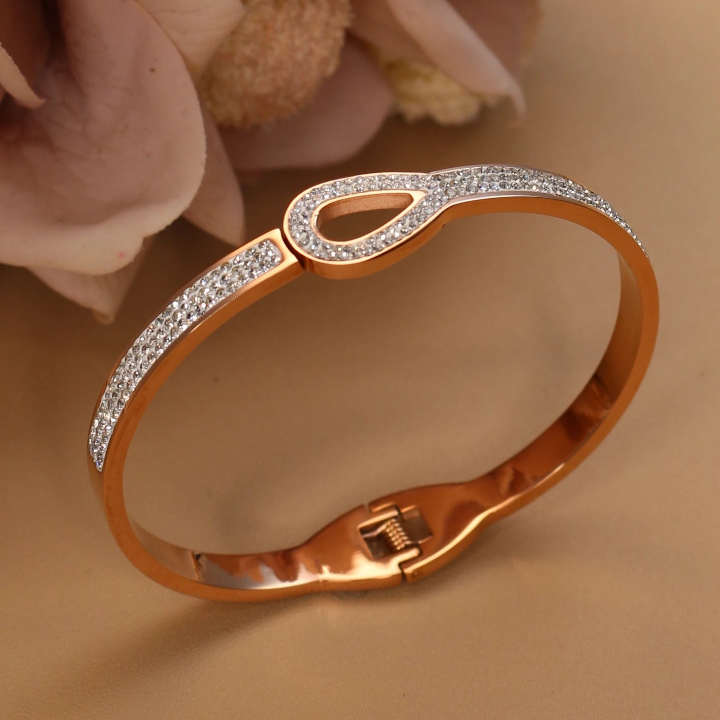 Exquisite Crystal Hollow Water Drop Bracelet