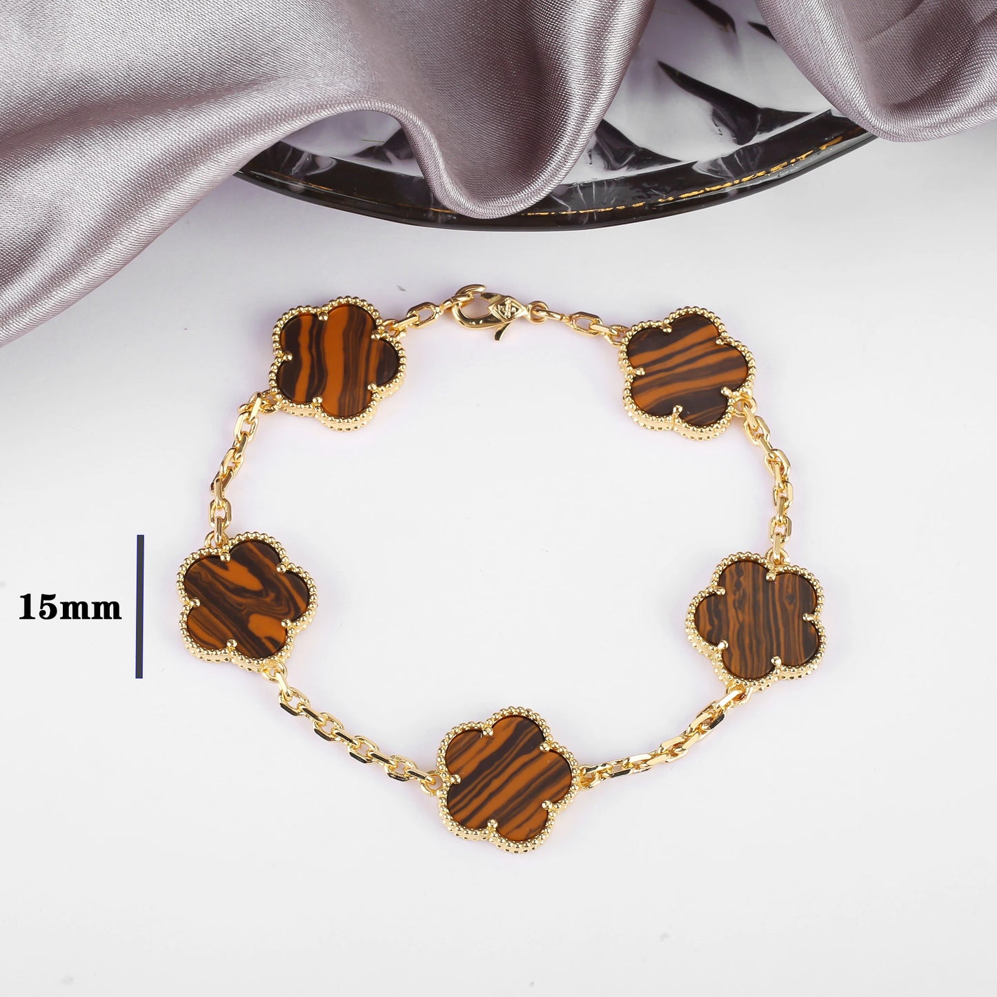 Classic simple Clover pendant necklace
