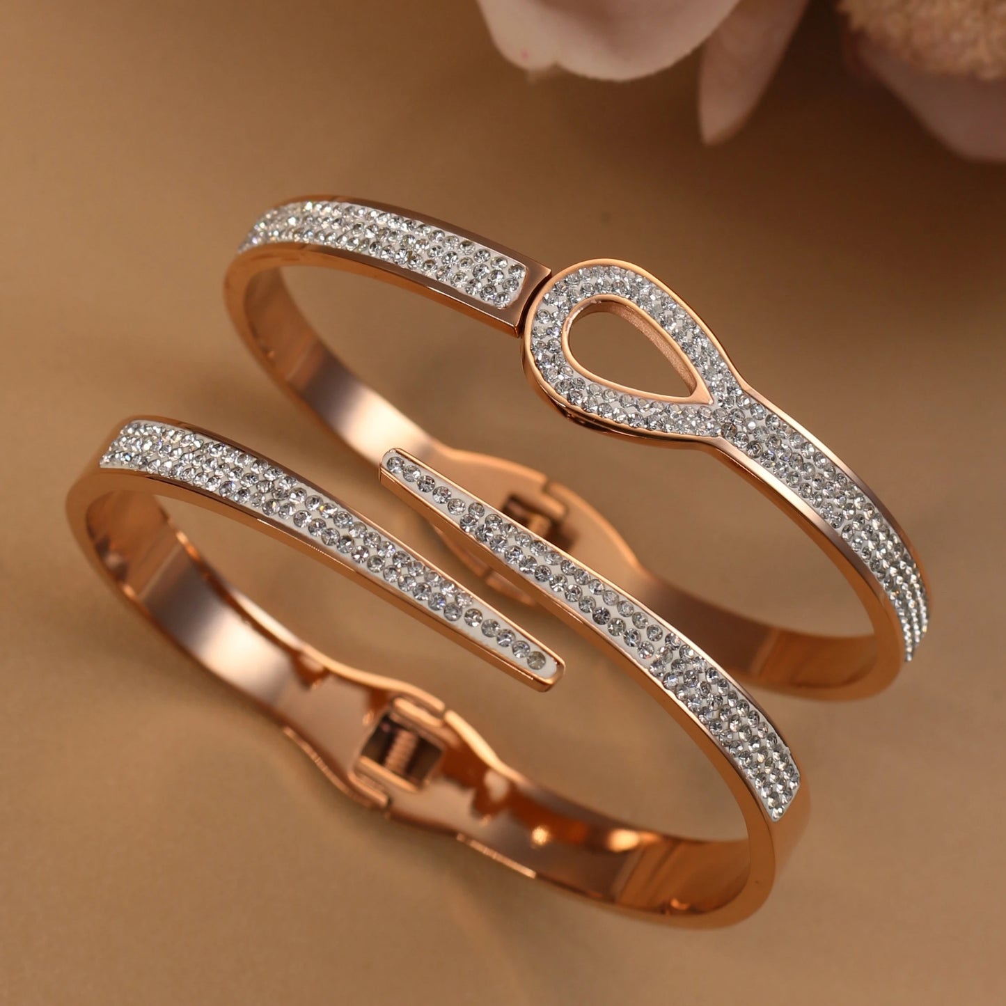 Exquisite Crystal Hollow Water Drop Bracelet