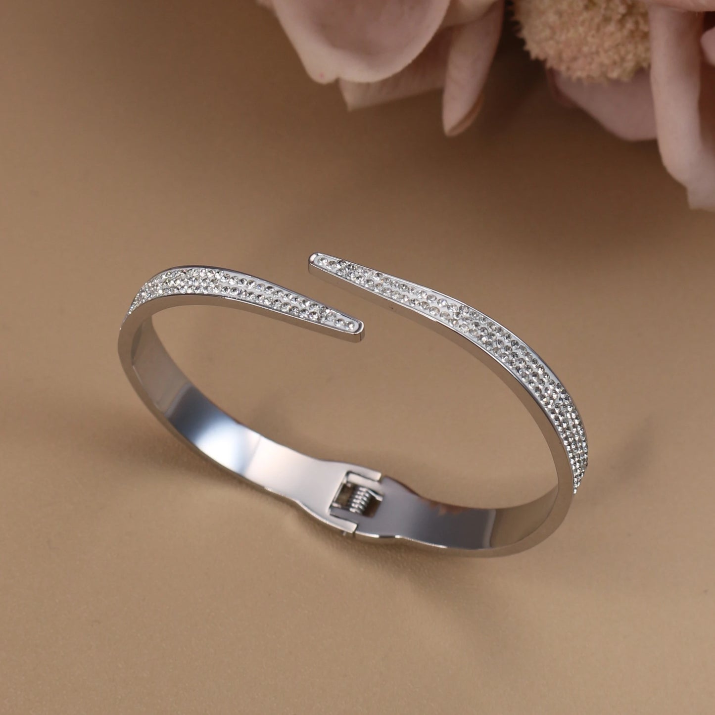 Exquisite Crystal Hollow Water Drop Bracelet