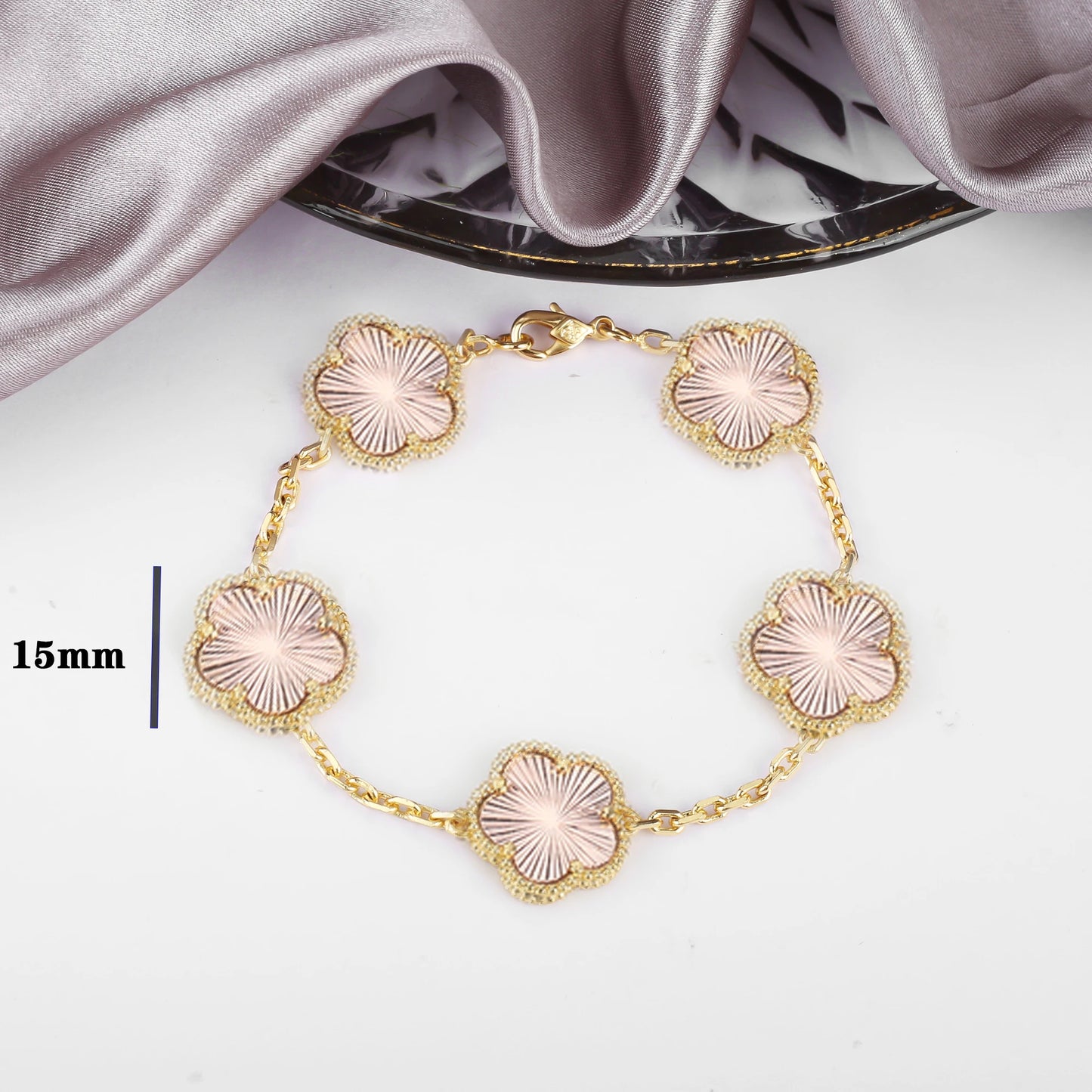 Classic simple Clover pendant necklace