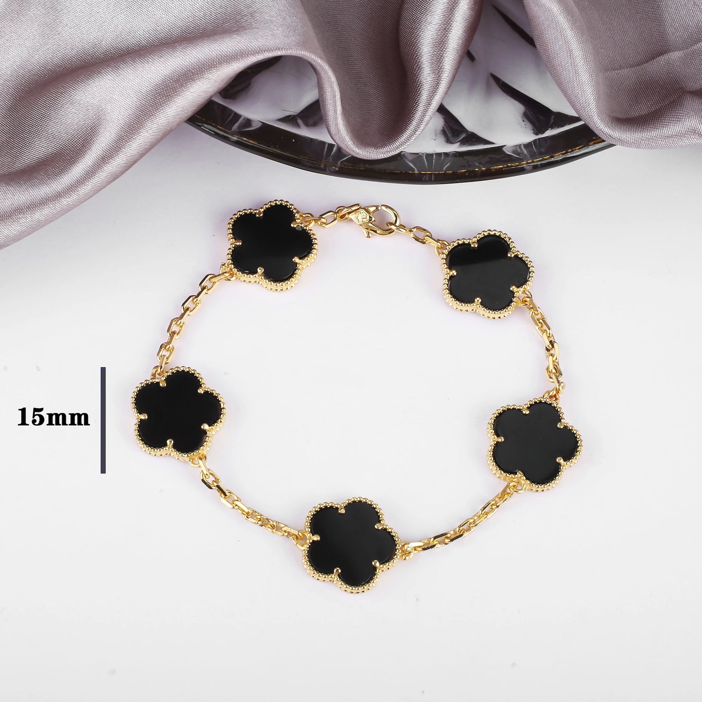 Classic simple Clover pendant necklace