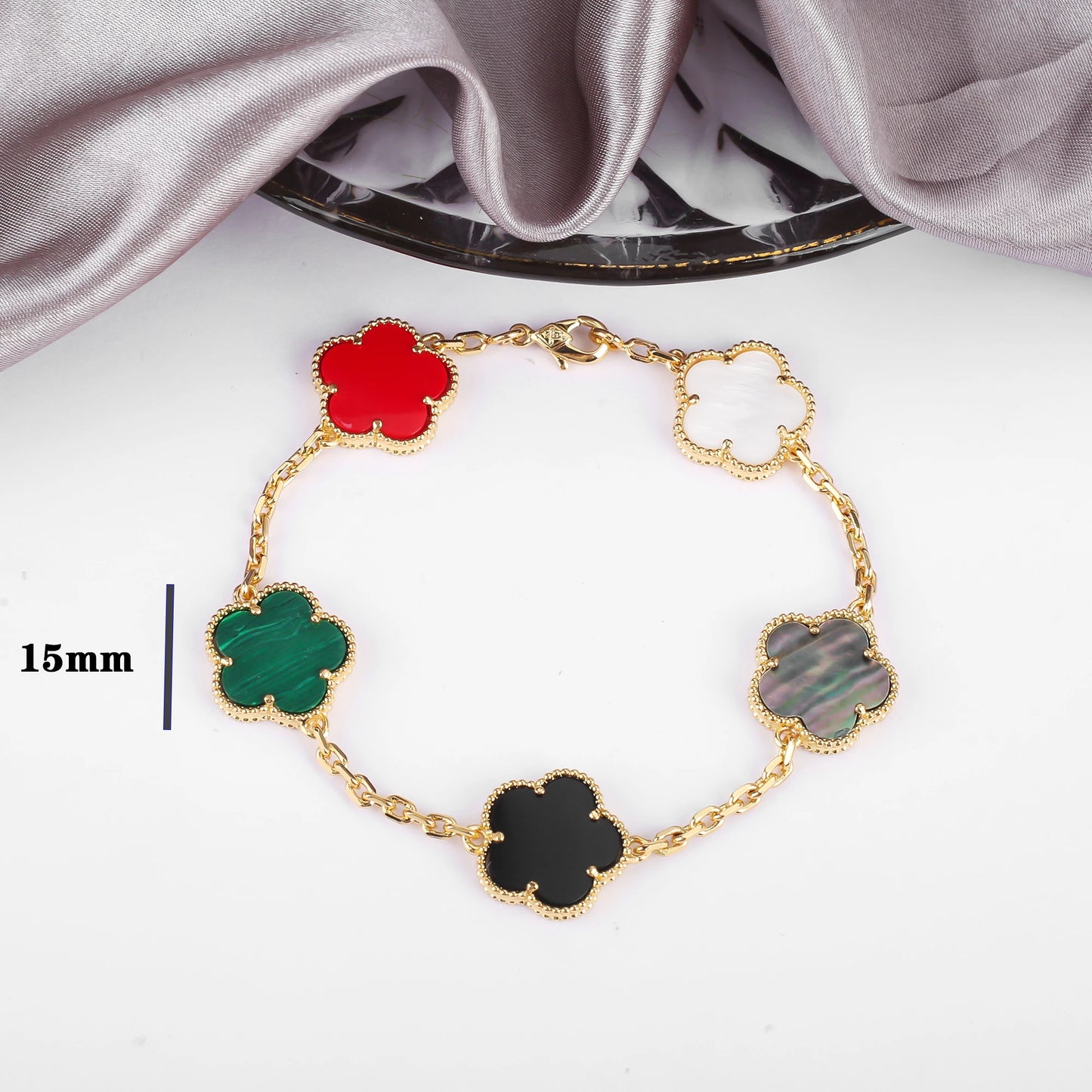 Classic simple Clover pendant necklace