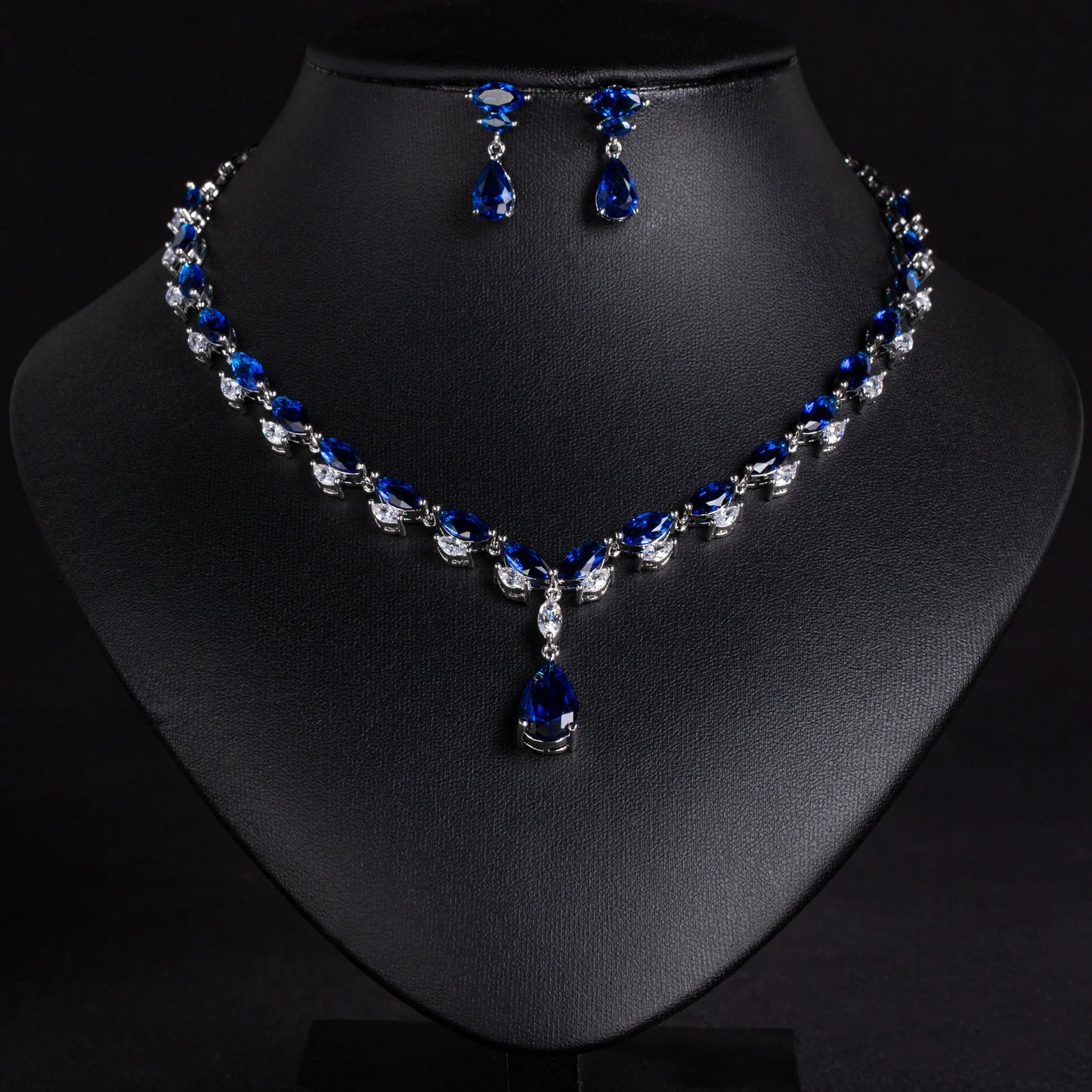 Elegant Sliver Colour Necklace & Earring