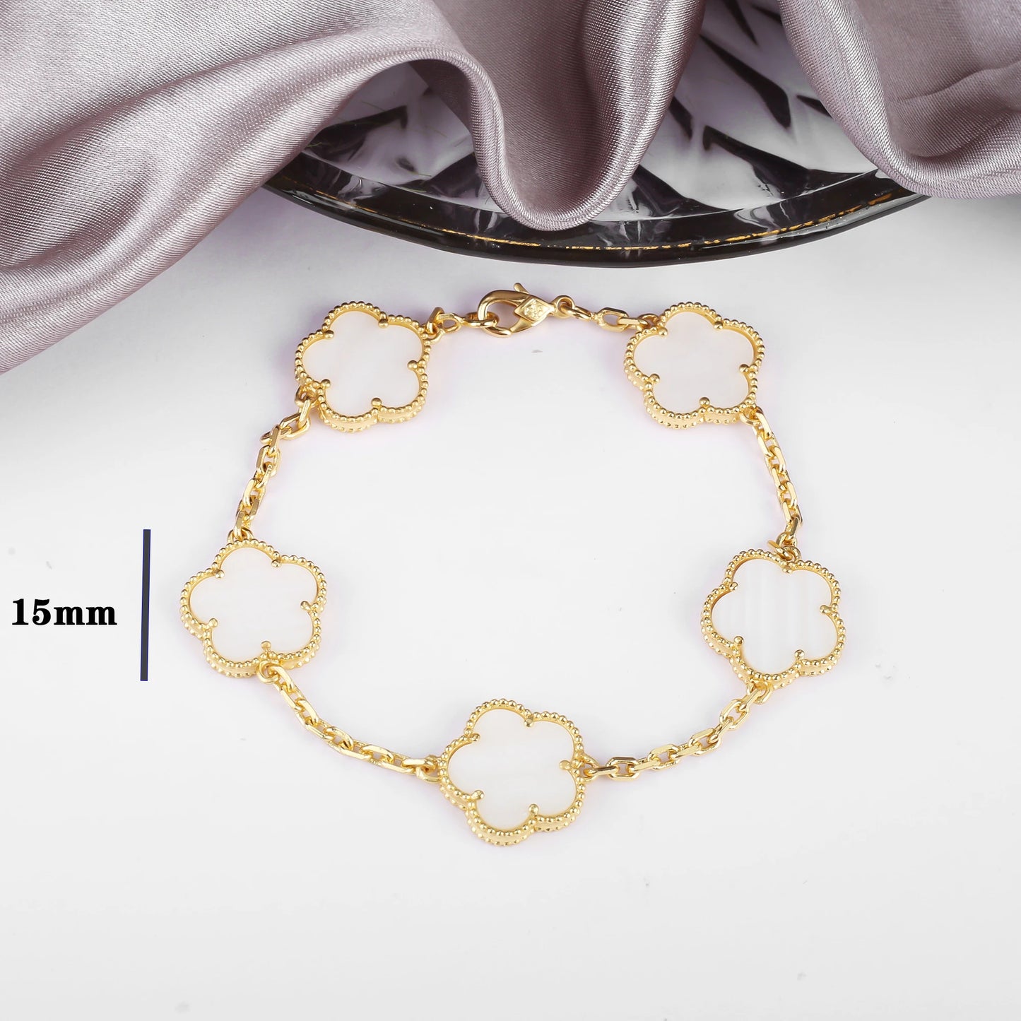 Classic simple Clover pendant necklace