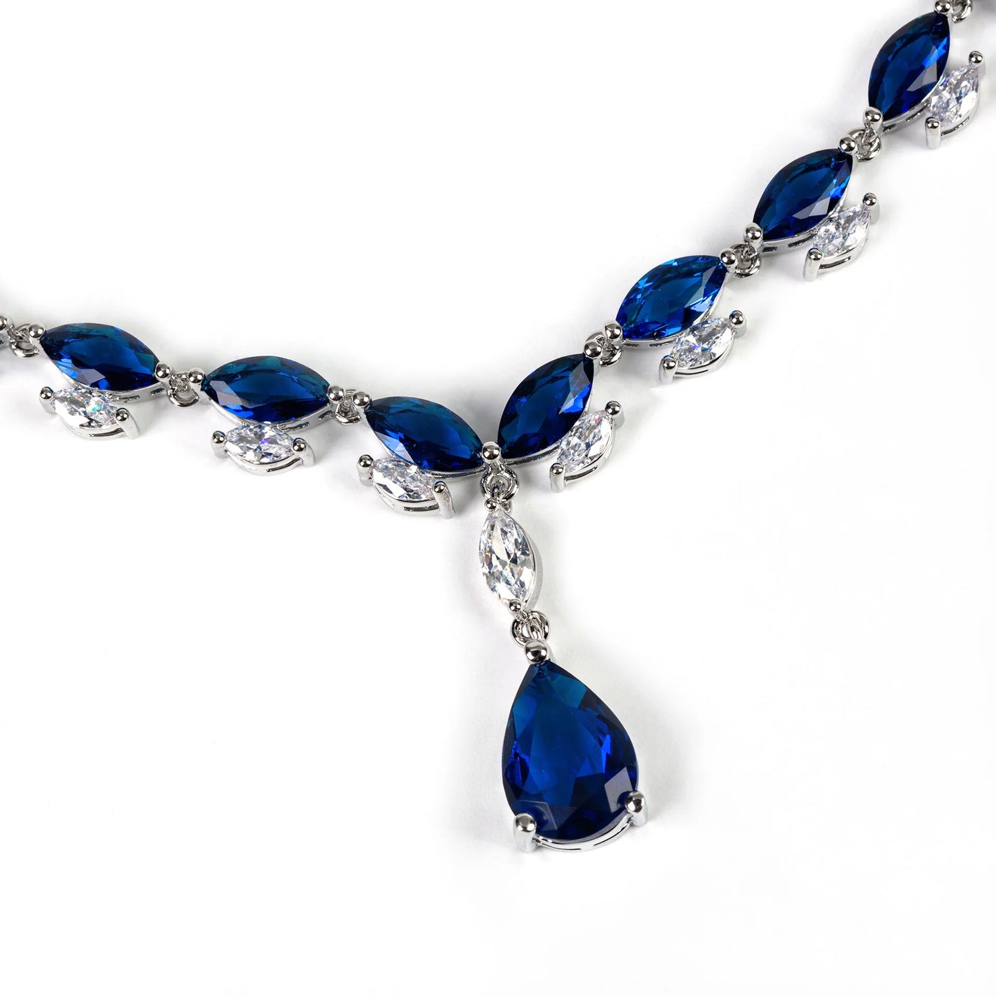 Elegant Sliver Colour Necklace & Earring