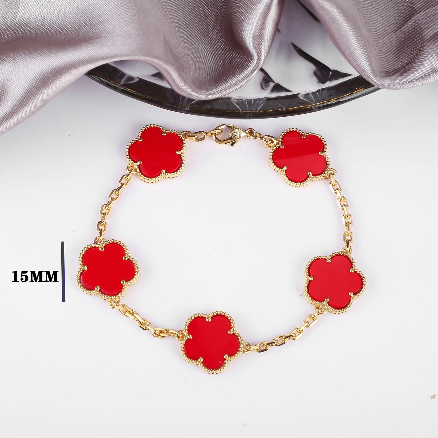 Classic simple Clover pendant necklace
