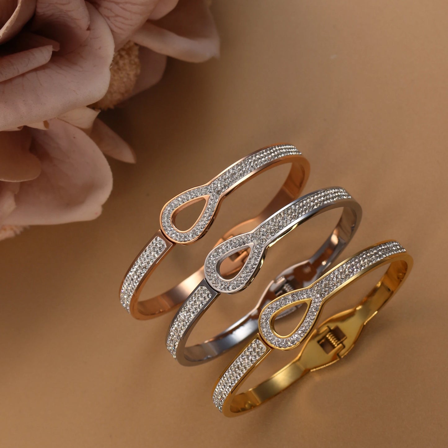 Exquisite Crystal Hollow Water Drop Bracelet
