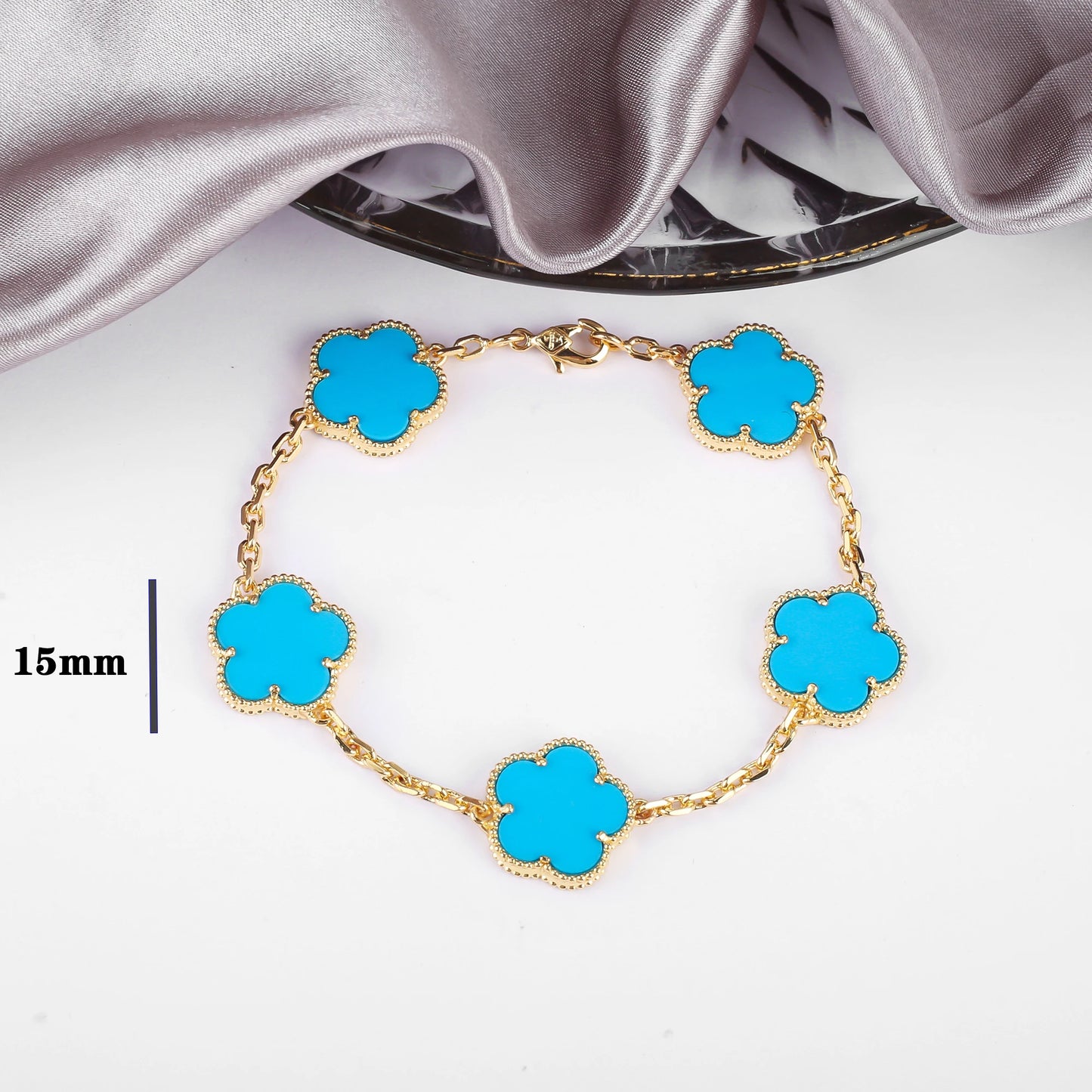Classic simple Clover pendant necklace