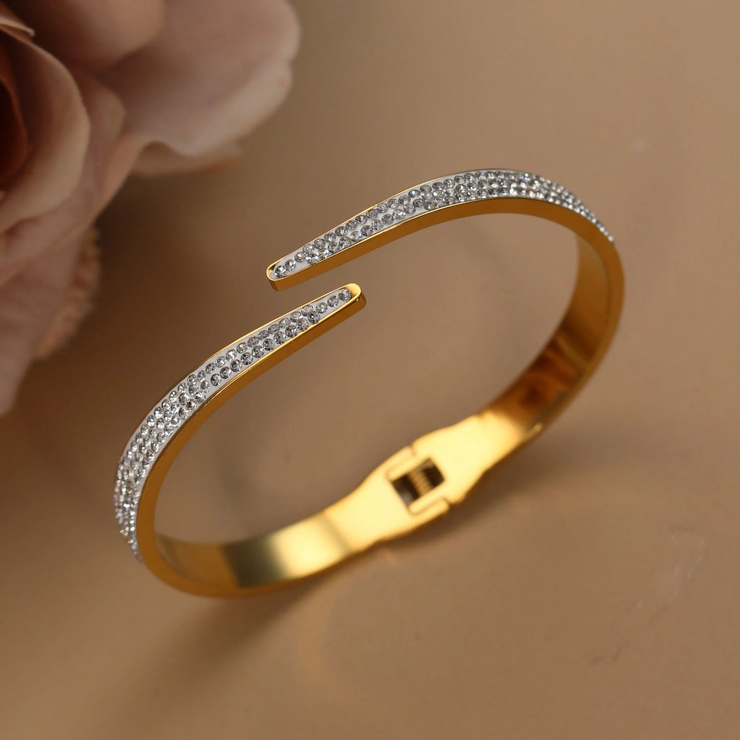 Exquisite Crystal Hollow Water Drop Bracelet